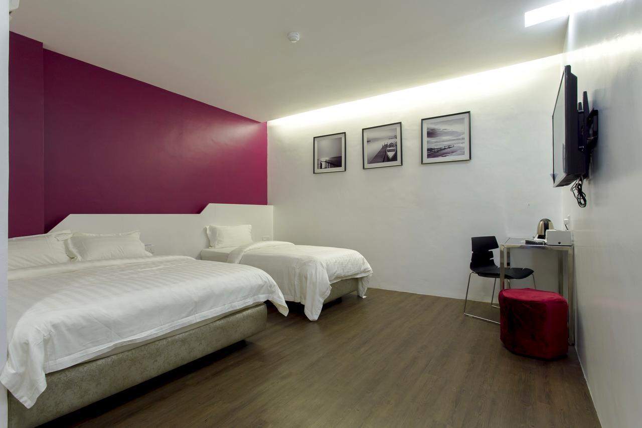 Aloha Hotel Sdn Bhd Pontian Kecil Exterior photo