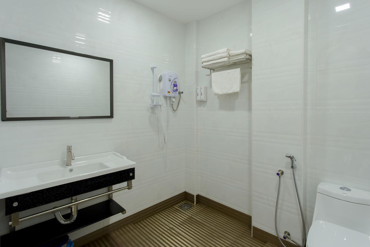 Aloha Hotel Sdn Bhd Pontian Kecil Exterior photo
