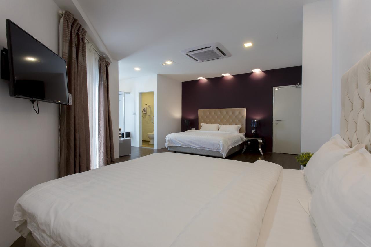 Aloha Hotel Sdn Bhd Pontian Kecil Exterior photo