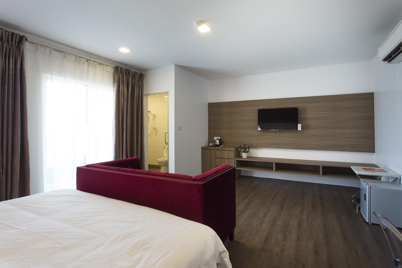 Aloha Hotel Sdn Bhd Pontian Kecil Exterior photo
