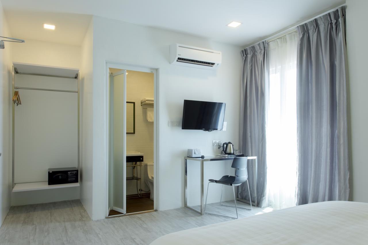 Aloha Hotel Sdn Bhd Pontian Kecil Exterior photo
