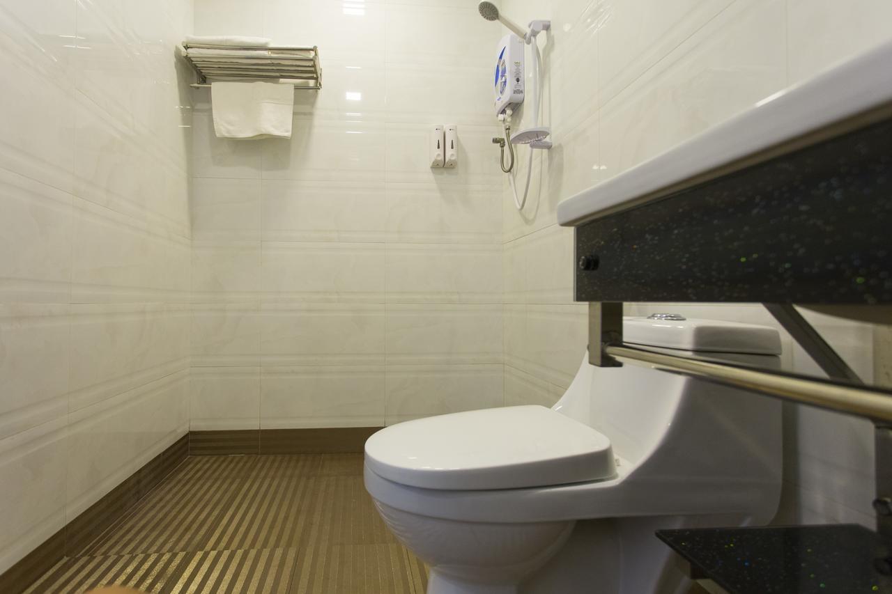 Aloha Hotel Sdn Bhd Pontian Kecil Exterior photo